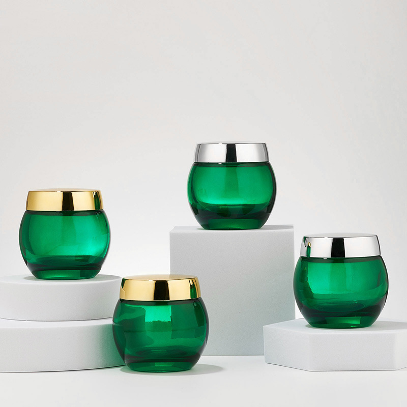 緑色の透明なガラスの化粧品の瓶の空のボディ ローションの瓶