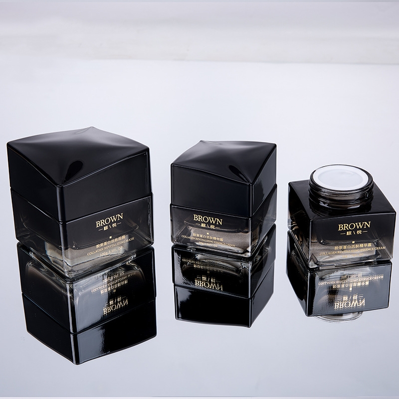 化粧品の包装のための上げられた蓋の設計が付いているユニークな正方形のガラスのクリーム瓶 化粧品の包装のための上げられた蓋の設計が付いているユニークな正方形のガラスのクリーム瓶