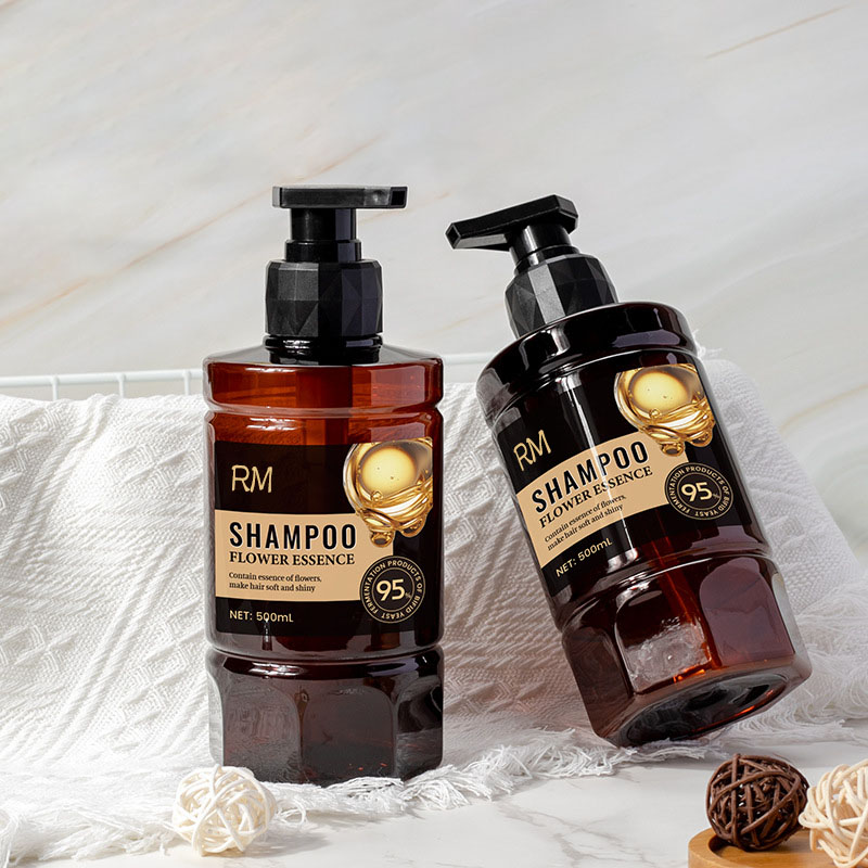 500 ミリリットルペットプラスチック花びらポンプボトルスクリューポンプ付きパーソナルケア包装用高価値ホテルシャンプーボトル