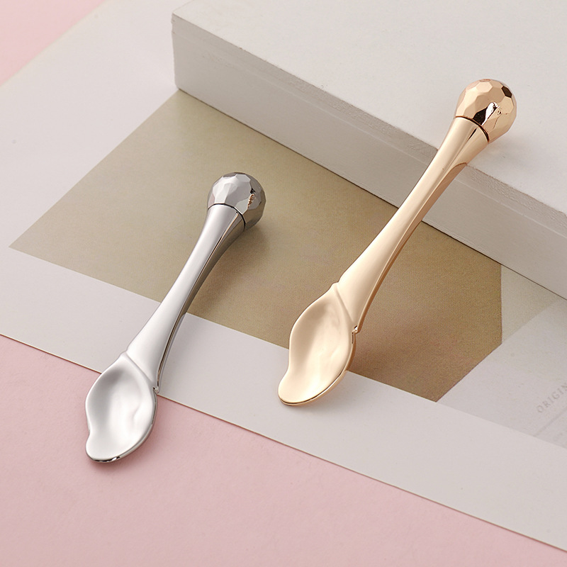 アイローラーマッサージスティックアイクリームアプリケーター化粧品へら抗しわ顔スプーン金合金フェイスケアツール
