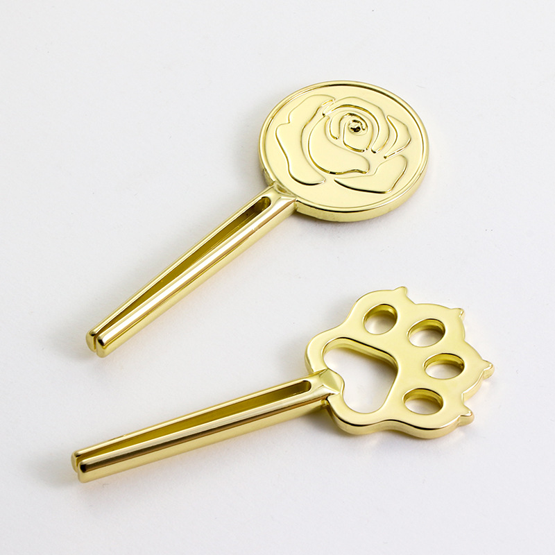 キャットフード用の猫の足の形をした亜鉛合金チューブスクイーザーのユニークなデザイン キャットフード用の猫の足の形をした亜鉛合金チューブスクイーザーのユニークなデザイン